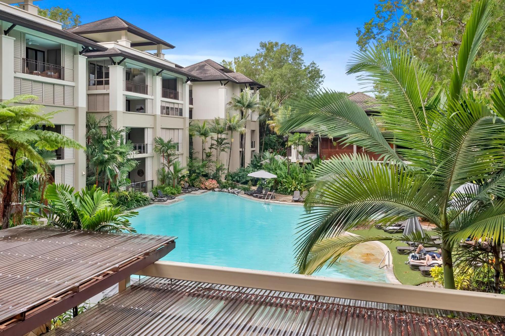 Private Apartments In The Temple Beachfront Resort Palm Cove Exterior foto