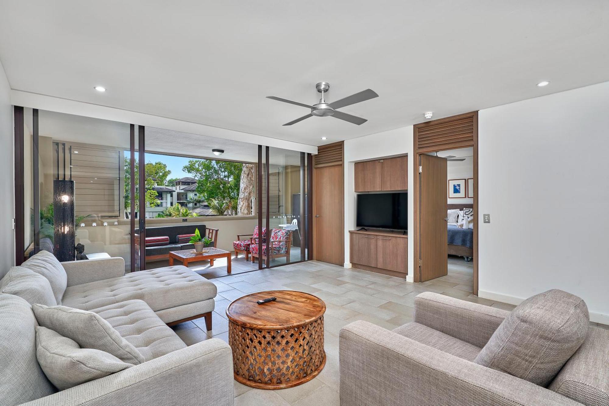 Private Apartments In The Temple Beachfront Resort Palm Cove Quarto foto