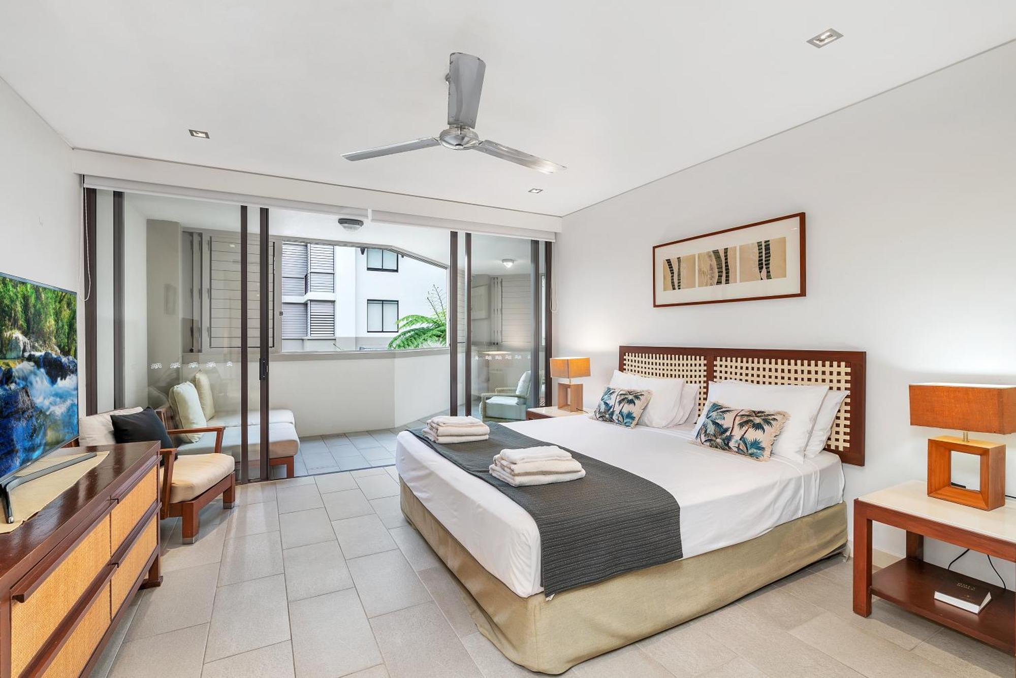 Private Apartments In The Temple Beachfront Resort Palm Cove Quarto foto