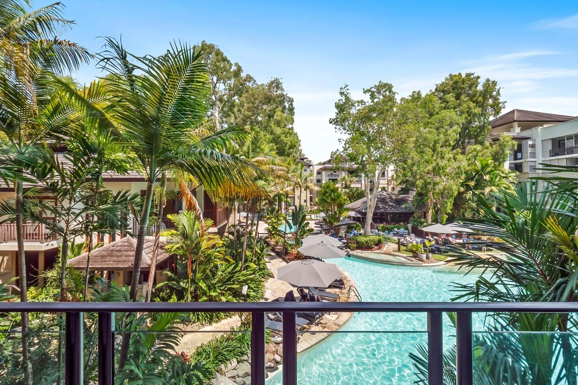 Private Apartments In The Temple Beachfront Resort Palm Cove Quarto foto