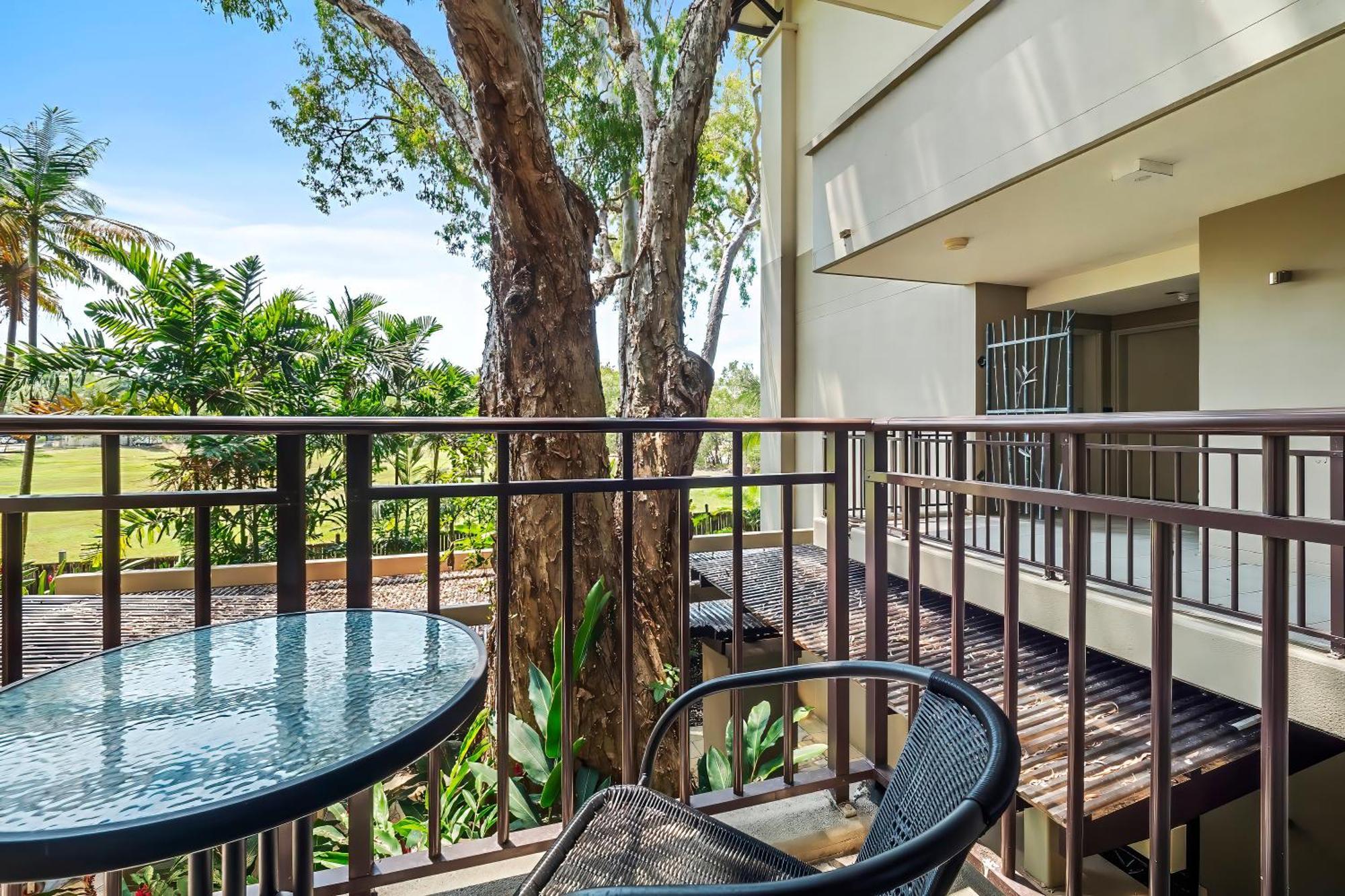 Private Apartments In The Temple Beachfront Resort Palm Cove Quarto foto