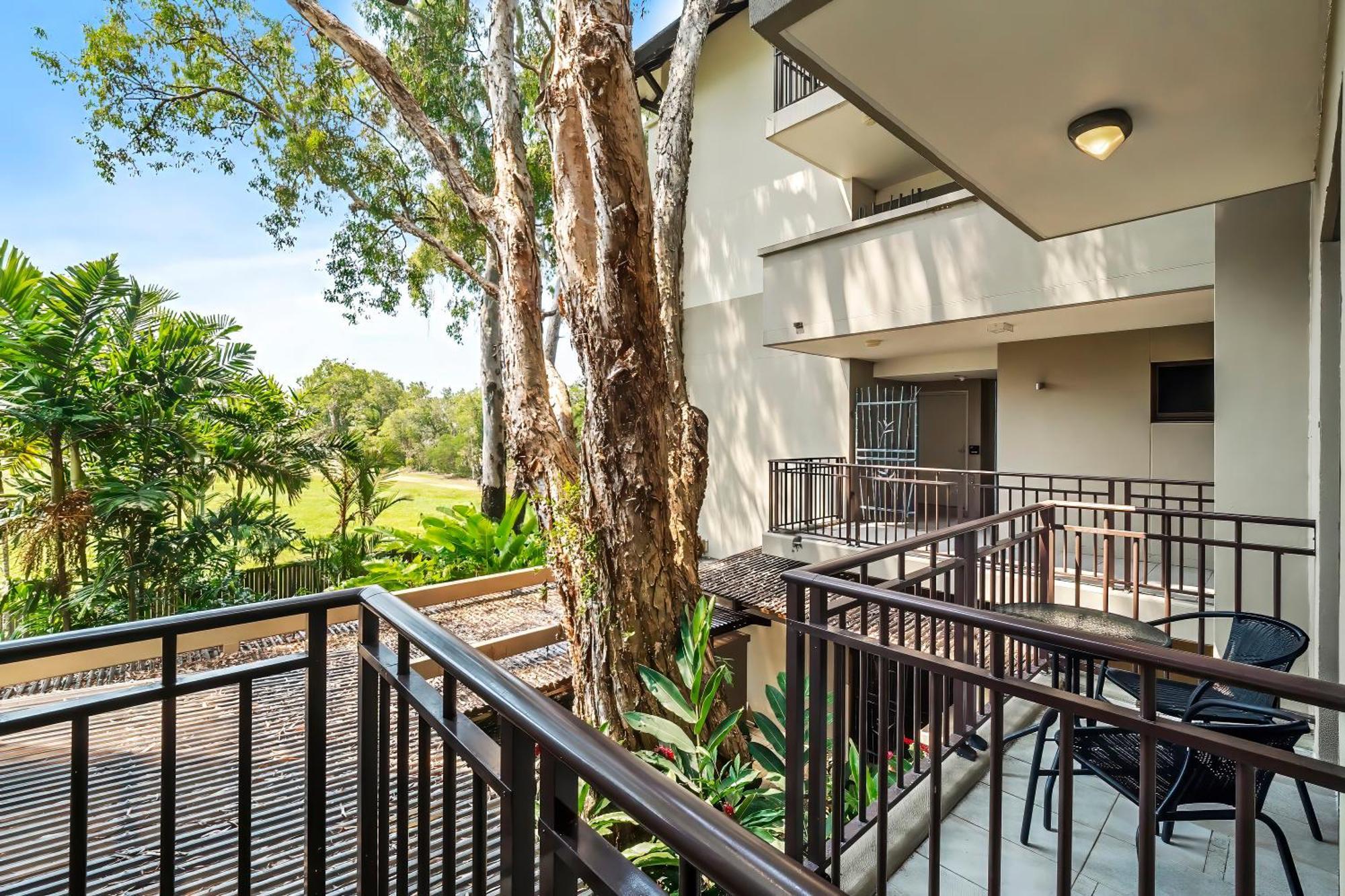 Private Apartments In The Temple Beachfront Resort Palm Cove Quarto foto
