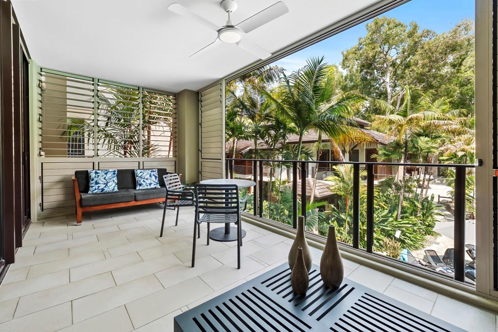 Private Apartments In The Temple Beachfront Resort Palm Cove Quarto foto