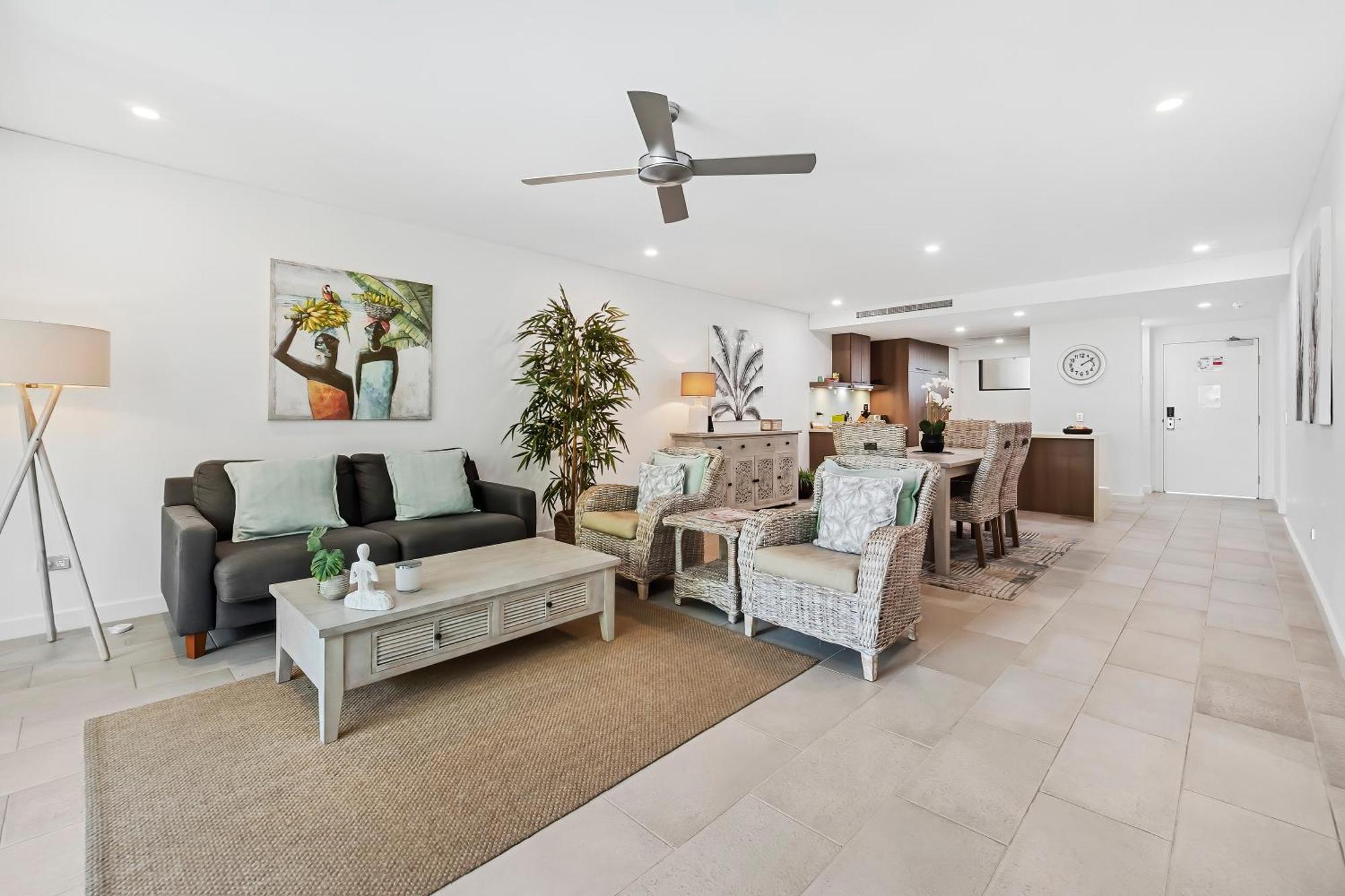 Private Apartments In The Temple Beachfront Resort Palm Cove Quarto foto