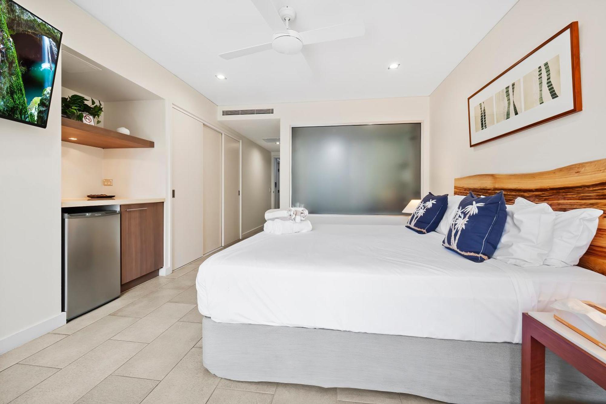 Private Apartments In The Temple Beachfront Resort Palm Cove Quarto foto