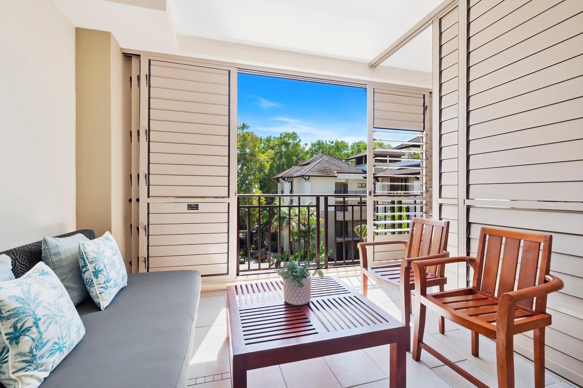 Private Apartments In The Temple Beachfront Resort Palm Cove Quarto foto