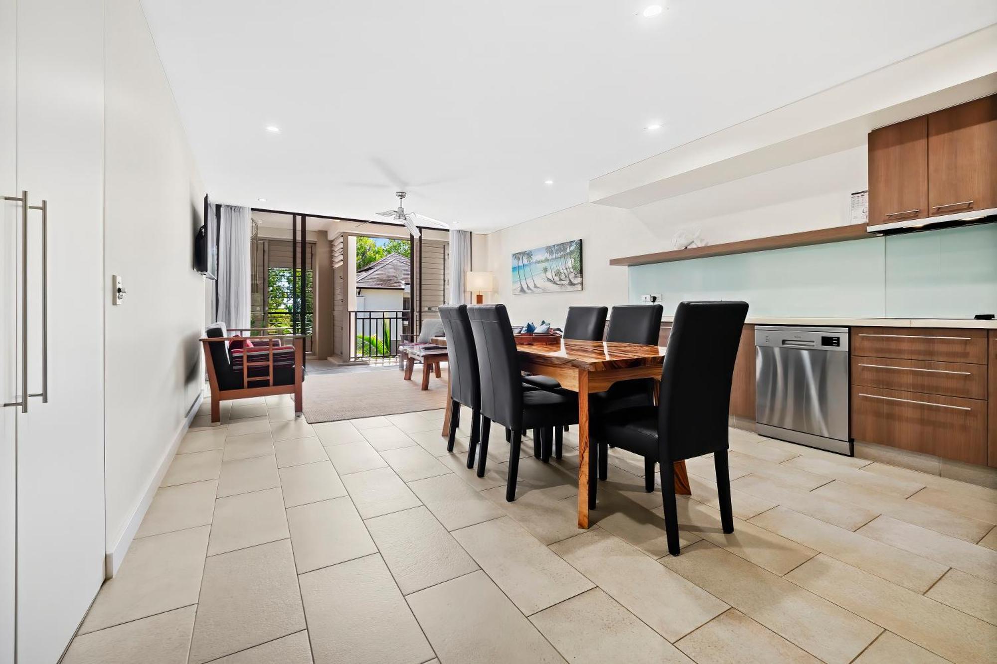 Private Apartments In The Temple Beachfront Resort Palm Cove Quarto foto