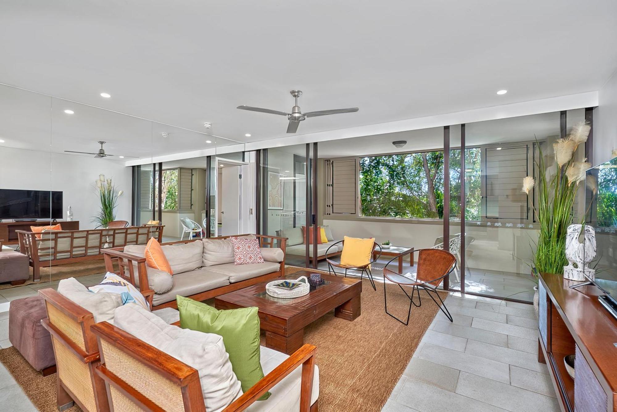 Private Apartments In The Temple Beachfront Resort Palm Cove Quarto foto