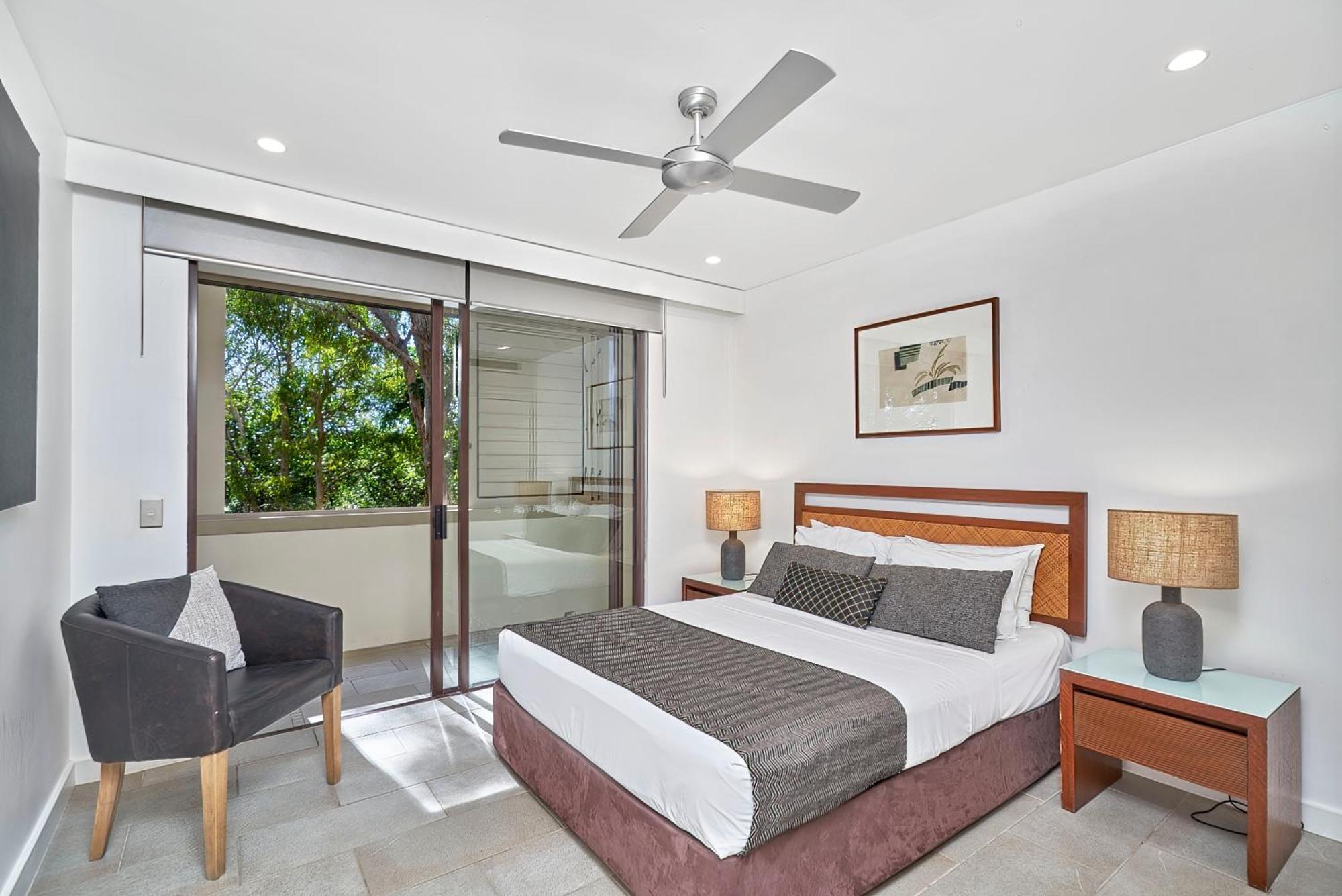 Private Apartments In The Temple Beachfront Resort Palm Cove Quarto foto