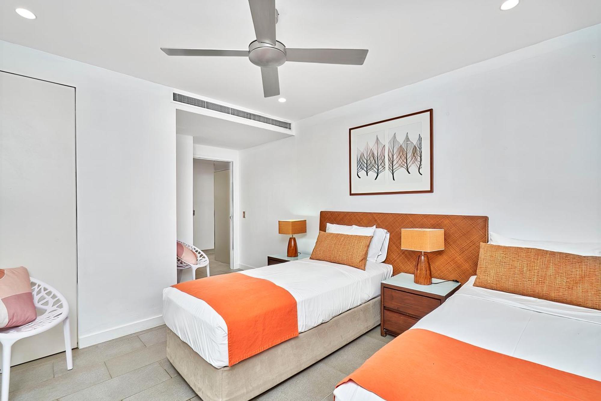 Private Apartments In The Temple Beachfront Resort Palm Cove Quarto foto