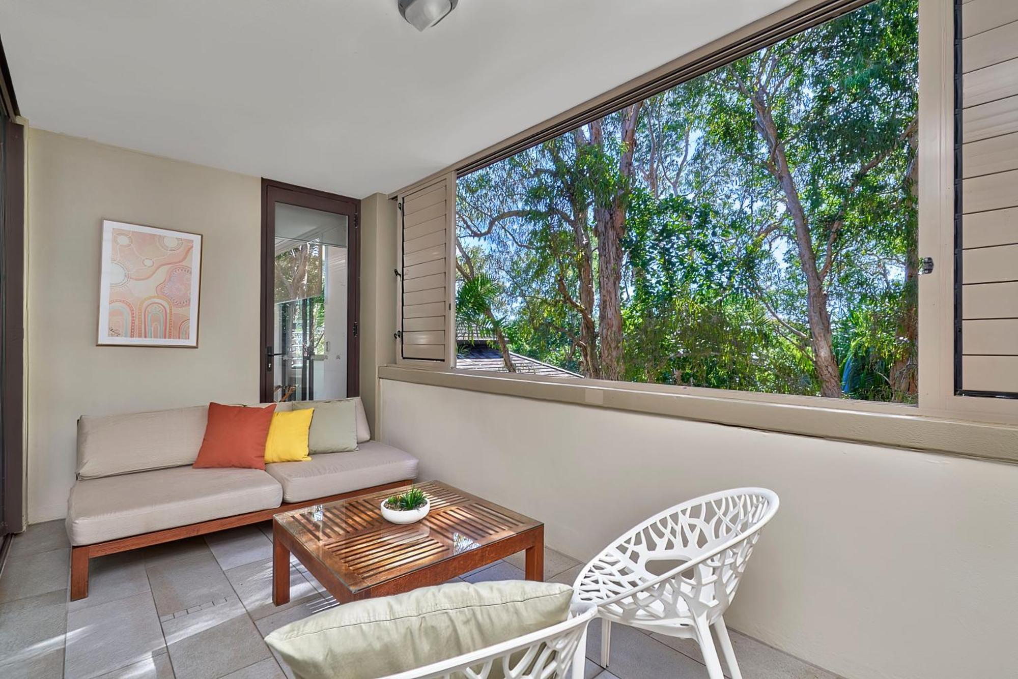 Private Apartments In The Temple Beachfront Resort Palm Cove Quarto foto